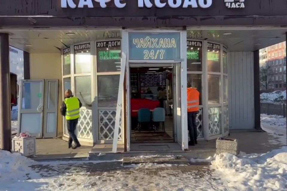 На проспекте Энтузиастов сносят незаконную шаверму