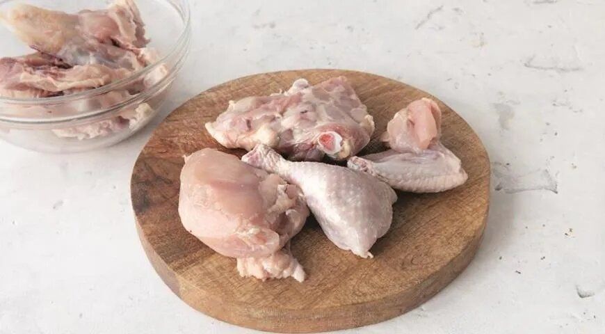 Пьянящий аромат курицы с картофелем в духовке: простой рецепт