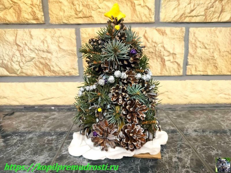 Творчество с детьми: создаем уникальную новогоднюю елочку из шишек