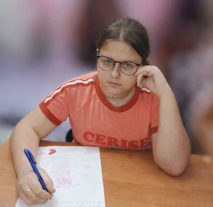 Письмо, согревшее солдата. Семиклассница школы №9 города Нальчика Елена Букина получила ответ на свое письмо от участника СВО и подарок-талисман, сообщает корреспондент РИА «Кабардино-Балкария»