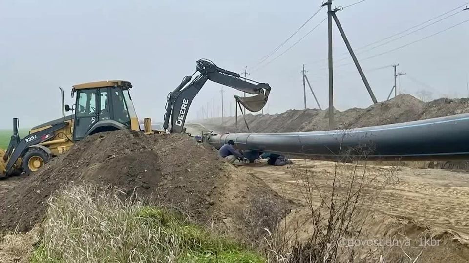 Казбек Коков провел оперативное совещание с Председателем Правительства республики Алием Мусуковым, первым вице-премьером Муаедом Кунижевым и исполняющим обязанности министра строительства и ЖКХ Андреем Журавлевым