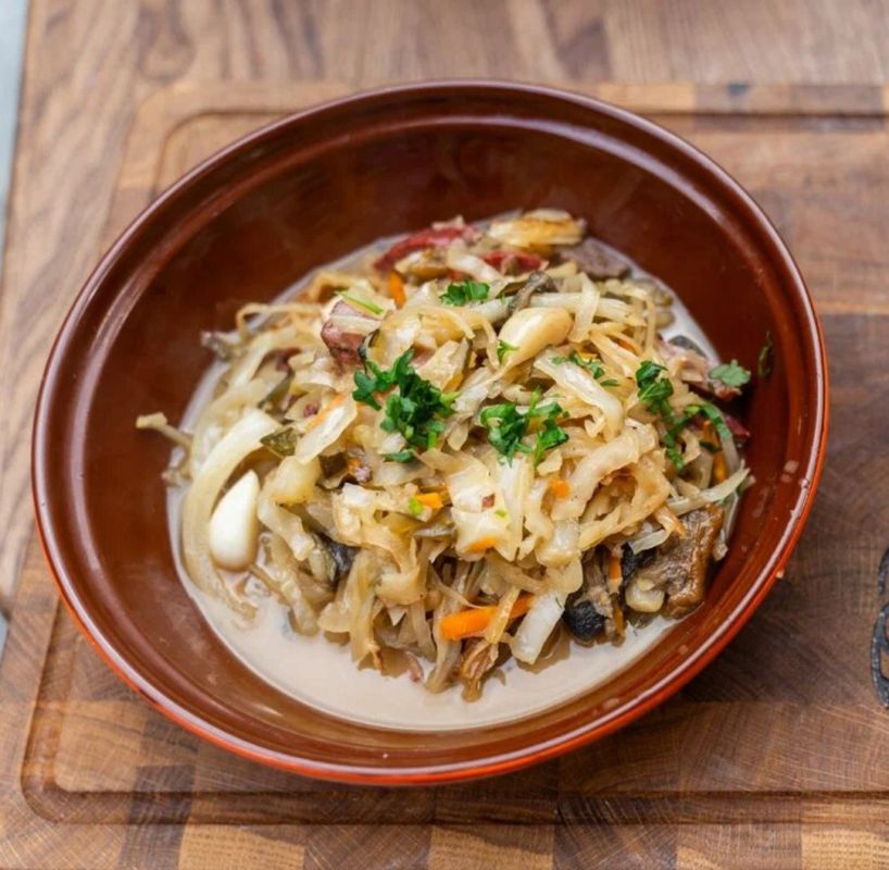 Сытный вечер, когда всё складывается само: селянка мясная сборная звучит уютнее, чем кажется