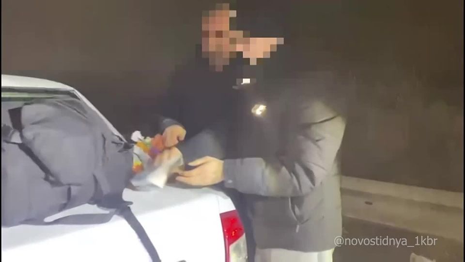 В Кабардино-Балкарии задержали 18-летнего юношу, который выполнял роль курьера для телефонных мошенников