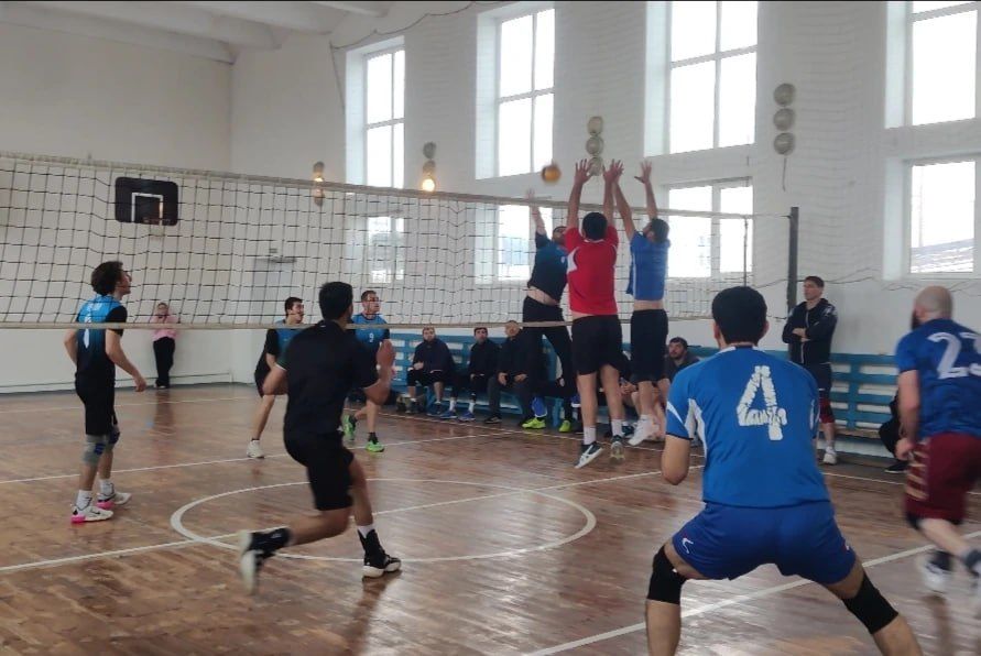 Сильнейшие волейбольные команды республики