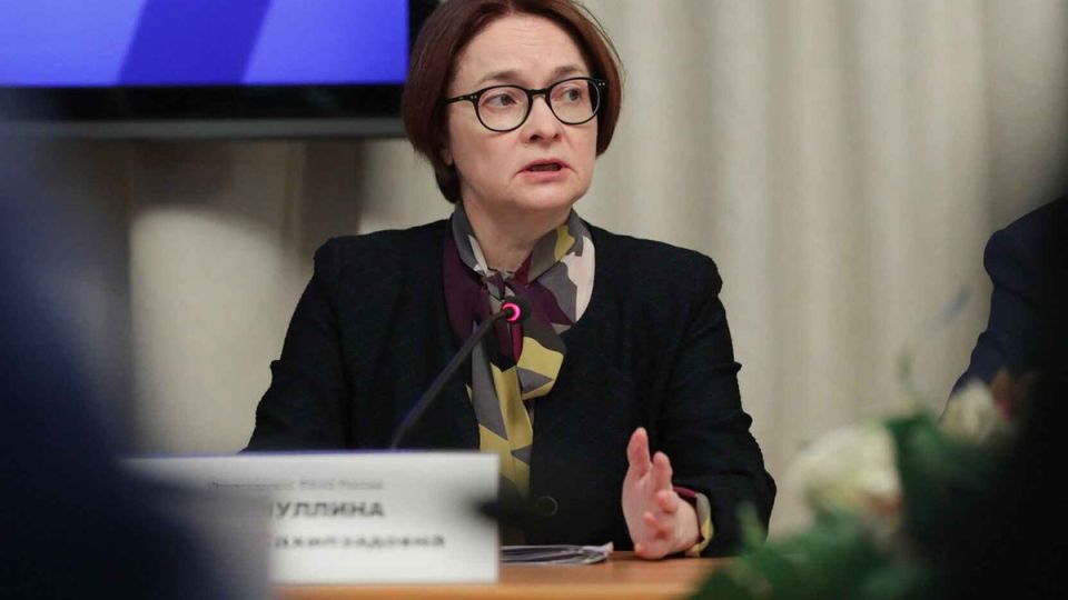 На горизонте девальвация рубля: что об этом говорят эксперты?