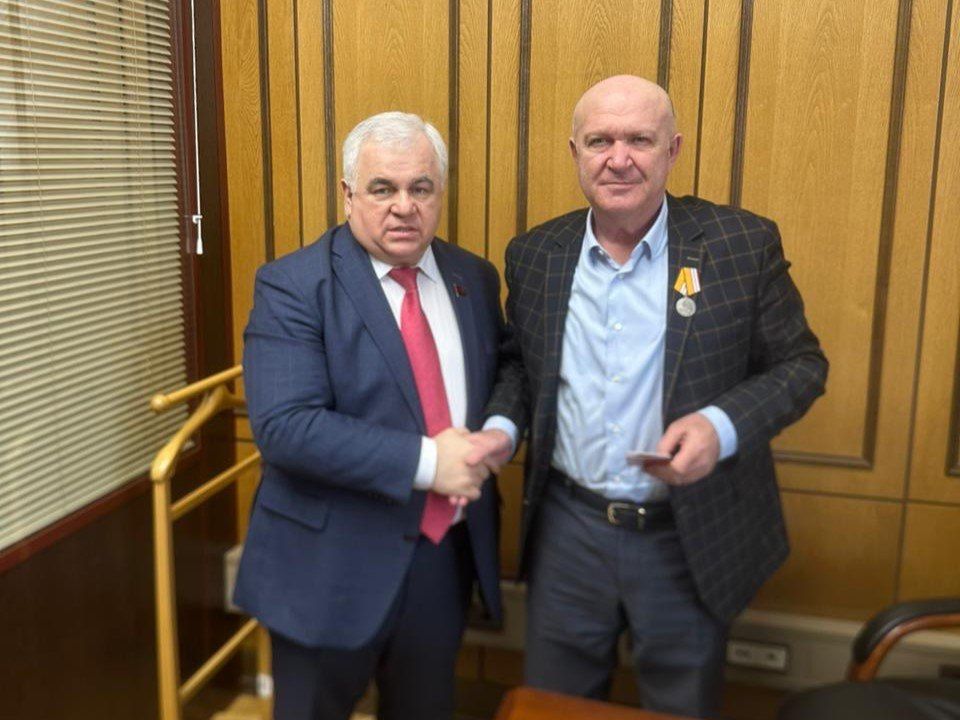 Анатолий Бифов награжден ведомственной наградой Минобороны России