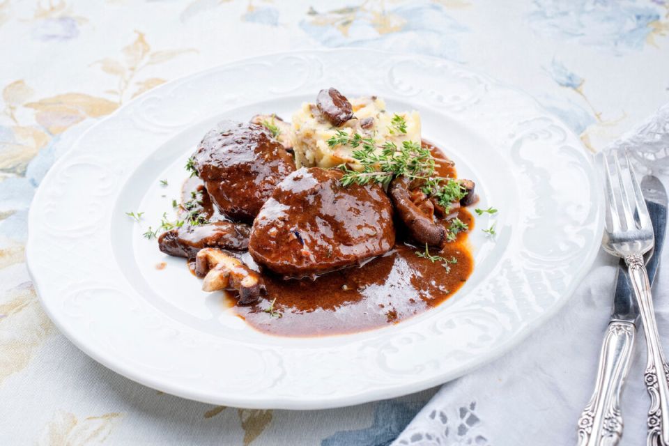 Телятина с грибами и трюфельным соусом: гастрономическое наслаждение