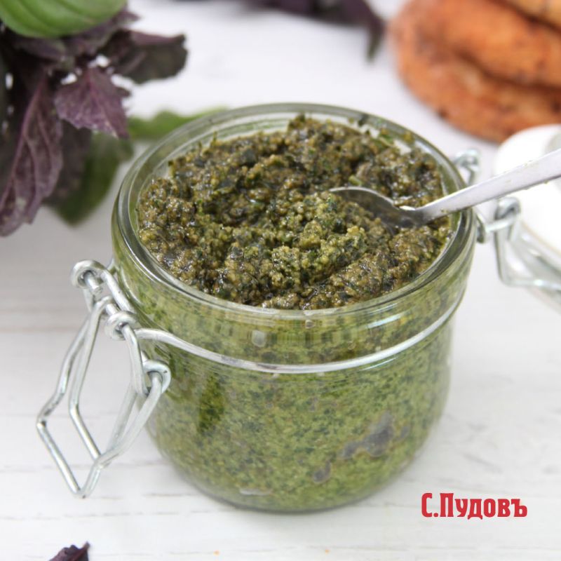 Ароматный домашний соус песто: простая рецептура с кедровыми орехами и миндалём