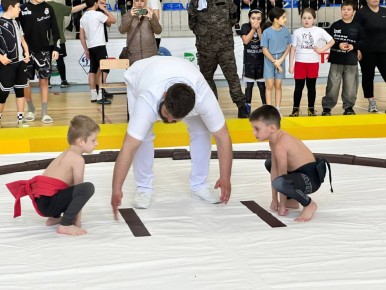 В ФОКе КБГУ в эти минуты проходят чемпионаты и первенства по сразу трем видам спорта: дартсу, сумо и мас-рестлингу