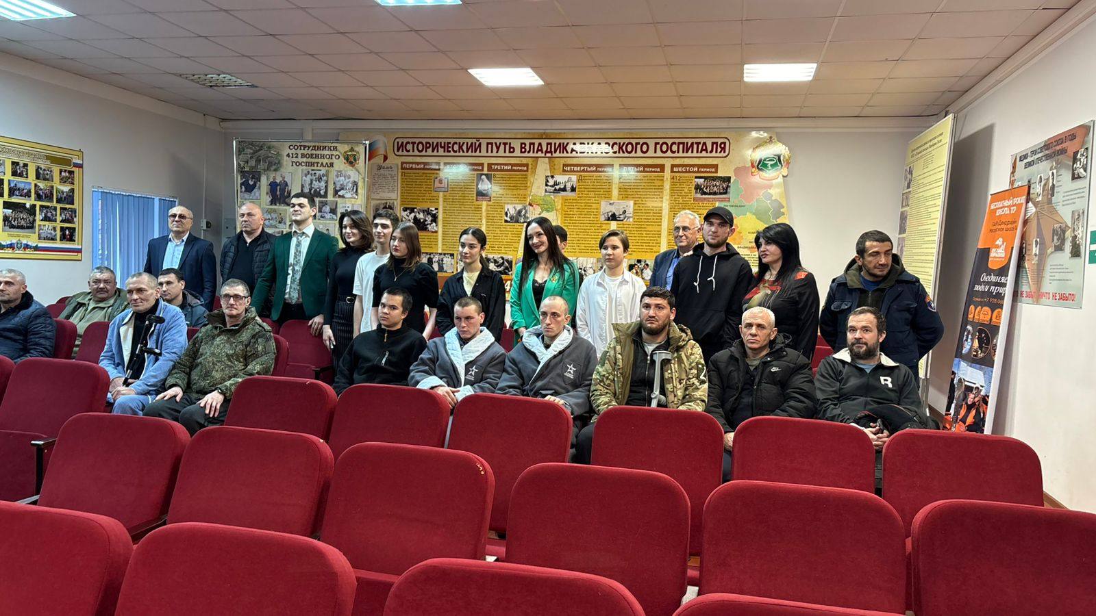 Следователи совместно с творческим коллективом и общественниками организовали концерт для бойцов в военном госпитале Следователи совместно с творческим коллективом и общественниками организовали концерт для бойцов в военном госпитале