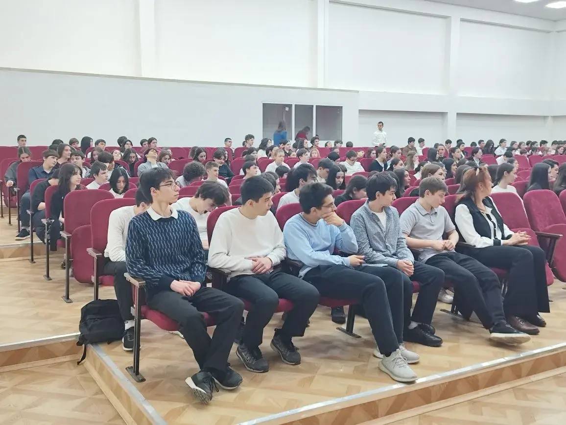 В «Гимназии №14» г.о. Нальчик состоялась встреча «Наше время. Наш выбор. Наш город», приуроченная ко Дню молодого избирателя В «Гимназии №14» г.о. Нальчик состоялась встреча «Наше время. Наш выбор. Наш город», приуроченная ко Дню молодого избирателя