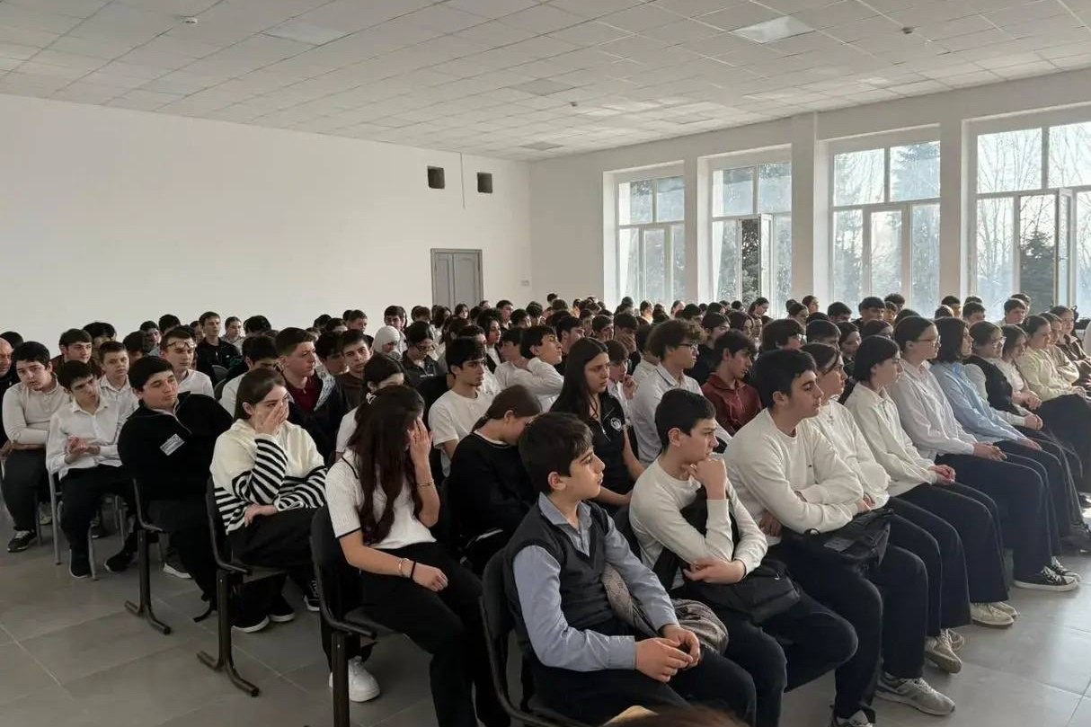 В Прохладненском районе полицейские провели масштабные профилактические встречи со школьниками В Прохладненском районе полицейские провели масштабные профилактические встречи со школьниками