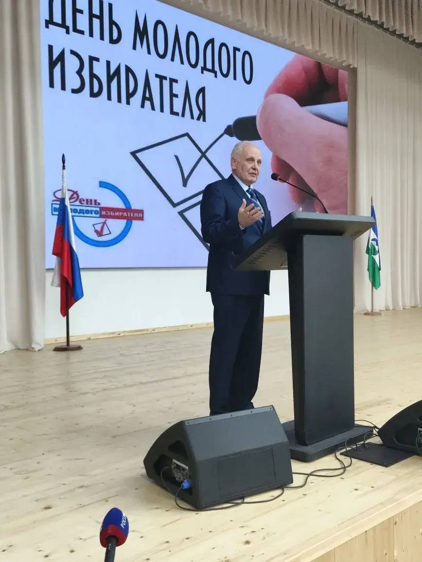 В «Гимназии №14» г.о. Нальчик состоялась встреча «Наше время. Наш выбор. Наш город», приуроченная ко Дню молодого избирателя В «Гимназии №14» г.о. Нальчик состоялась встреча «Наше время. Наш выбор. Наш город», приуроченная ко Дню молодого избирателя