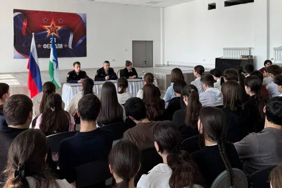 В Прохладненском районе полицейские провели масштабные профилактические встречи со школьниками В Прохладненском районе полицейские провели масштабные профилактические встречи со школьниками
