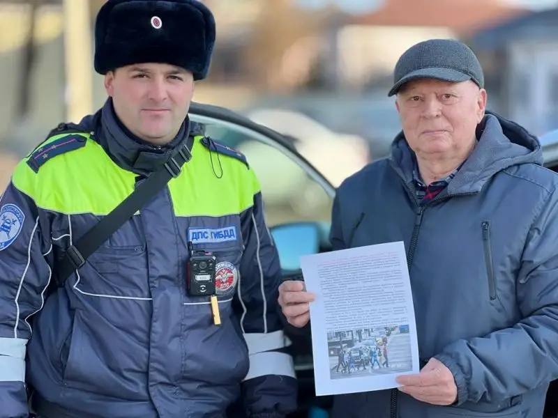 Автоинспекторы и общественники Кабардино-Балкарии провели акцию «Водитель! Будь внимателен к пешеходу!» Автоинспекторы и общественники Кабардино-Балкарии провели акцию «Водитель! Будь внимателен к пешеходу!»