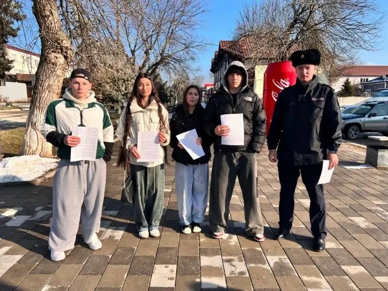 Автоинспекторы и общественники Кабардино-Балкарии провели акцию «Водитель! Будь внимателен к пешеходу!» Автоинспекторы и общественники Кабардино-Балкарии провели акцию «Водитель! Будь внимателен к пешеходу!»
