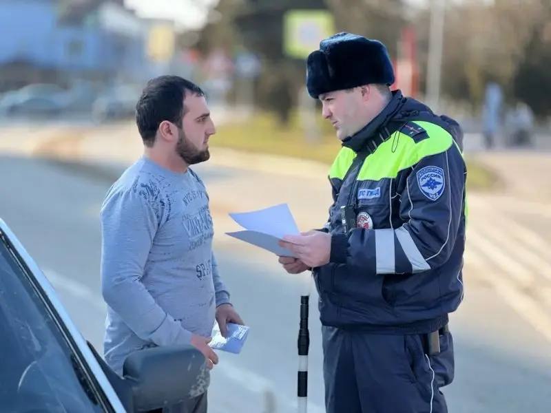 Автоинспекторы и общественники Кабардино-Балкарии провели акцию «Водитель! Будь внимателен к пешеходу!» Автоинспекторы и общественники Кабардино-Балкарии провели акцию «Водитель! Будь внимателен к пешеходу!»