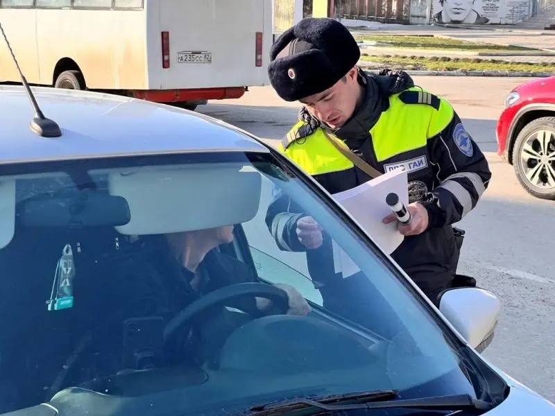 Автоинспекторы и общественники Кабардино-Балкарии провели акцию «Водитель! Будь внимателен к пешеходу!» Автоинспекторы и общественники Кабардино-Балкарии провели акцию «Водитель! Будь внимателен к пешеходу!»