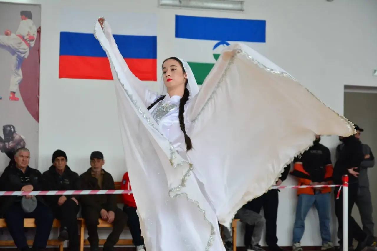 17 февраля в ФОКе с.п. Карагач прошёл Открытый турнир спортивной школы «Колос» по вольной борьбе, посвящённый памяти погибших при исполнении служебного долга в ходе СВО «ZА НАШИХ»