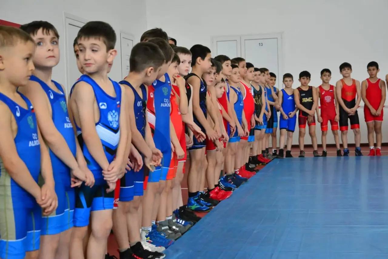 17 февраля в ФОКе с.п. Карагач прошёл Открытый турнир спортивной школы «Колос» по вольной борьбе, посвящённый памяти погибших при исполнении служебного долга в ходе СВО «ZА НАШИХ» 17 февраля в ФОКе с.п. Карагач прошёл Открытый турнир спортивной школы «Колос» по вольной борьбе, посвящённый памяти погибших при исполнении служебного долга в ходе СВО «ZА НАШИХ»