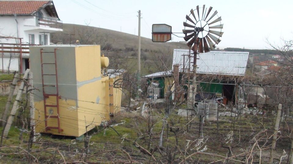 Как свояк решил установить ветряк на даче для экономии электричества