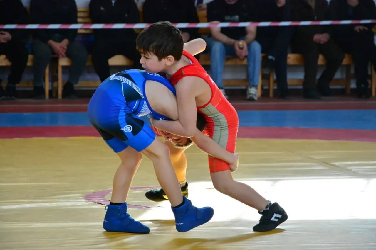 17 февраля в ФОКе с.п. Карагач прошёл Открытый турнир спортивной школы «Колос» по вольной борьбе, посвящённый памяти погибших при исполнении служебного долга в ходе СВО «ZА НАШИХ» 17 февраля в ФОКе с.п. Карагач прошёл Открытый турнир спортивной школы «Колос» по вольной борьбе, посвящённый памяти погибших при исполнении служебного долга в ходе СВО «ZА НАШИХ»