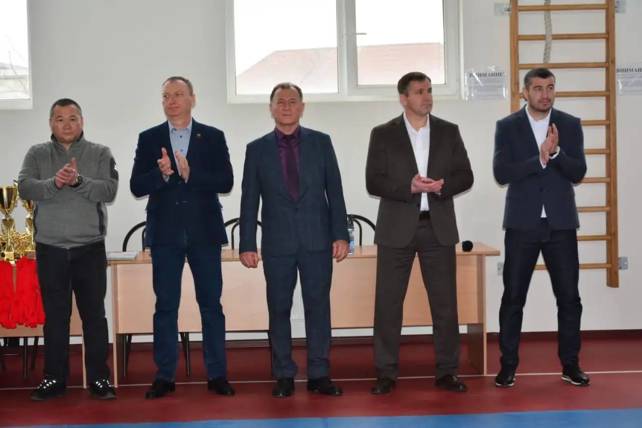 17 февраля в ФОКе с.п. Карагач прошёл Открытый турнир спортивной школы «Колос» по вольной борьбе, посвящённый памяти погибших при исполнении служебного долга в ходе СВО «ZА НАШИХ» 17 февраля в ФОКе с.п. Карагач прошёл Открытый турнир спортивной школы «Колос» по вольной борьбе, посвящённый памяти погибших при исполнении служебного долга в ходе СВО «ZА НАШИХ»