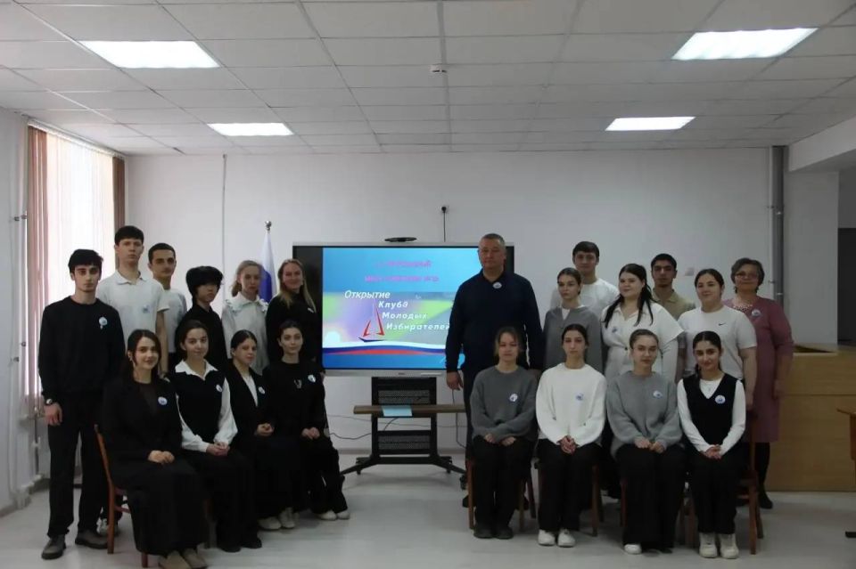 В МБОУ "ГимназиЯ №2 имени Героя Советского Союза Николая Матвеевича Диденко" прошло торжественное открытие Клуба молодого избирателя