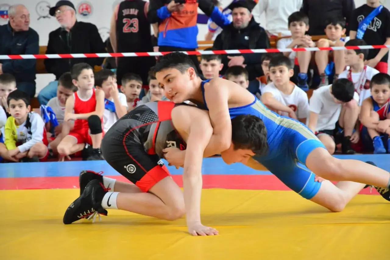 17 февраля в ФОКе с.п. Карагач прошёл Открытый турнир спортивной школы «Колос» по вольной борьбе, посвящённый памяти погибших при исполнении служебного долга в ходе СВО «ZА НАШИХ» 17 февраля в ФОКе с.п. Карагач прошёл Открытый турнир спортивной школы «Колос» по вольной борьбе, посвящённый памяти погибших при исполнении служебного долга в ходе СВО «ZА НАШИХ»