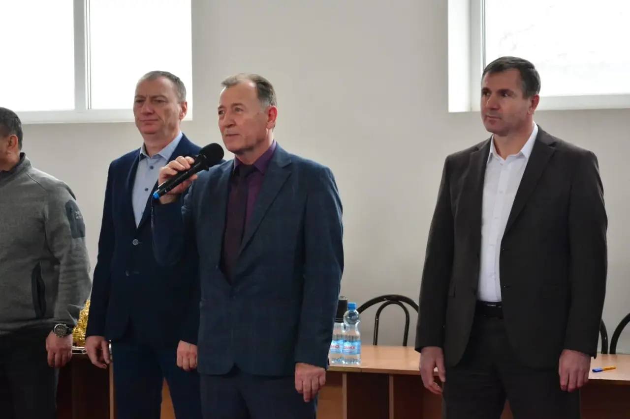 17 февраля в ФОКе с.п. Карагач прошёл Открытый турнир спортивной школы «Колос» по вольной борьбе, посвящённый памяти погибших при исполнении служебного долга в ходе СВО «ZА НАШИХ» 17 февраля в ФОКе с.п. Карагач прошёл Открытый турнир спортивной школы «Колос» по вольной борьбе, посвящённый памяти погибших при исполнении служебного долга в ходе СВО «ZА НАШИХ»