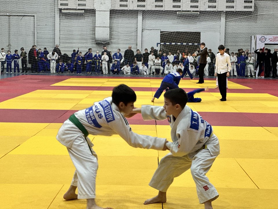 В Нальчике почтили память тренера по дзюдо Альберта Майсурадзе В Нальчике почтили память тренера по дзюдо Альберта Майсурадзе