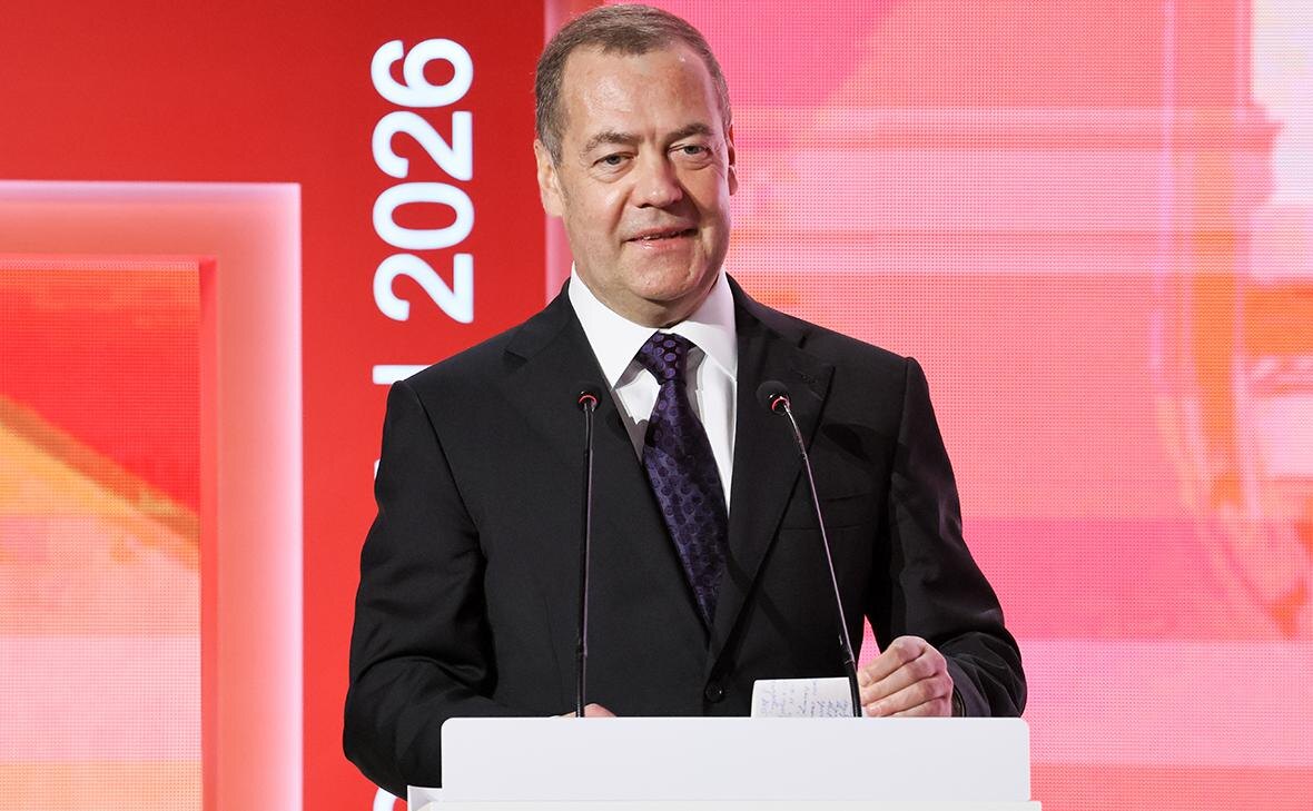 Медведев хвалит госуслуги, а пенсионеры продолжают терять деньги