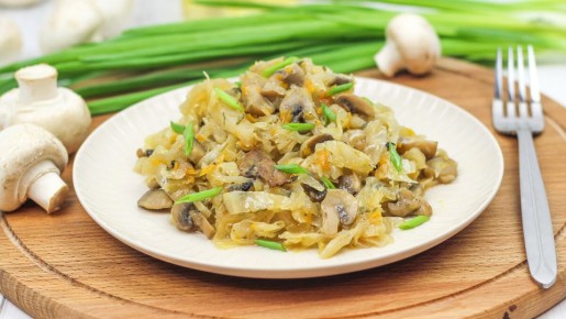 Тушёная капуста с грибами: вкусное постное блюдо для всей семьи