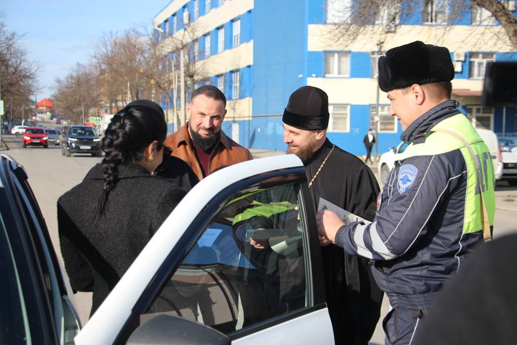 В преддверии Дня защитника Отечества на дорогах Кабардино-Балкарии состоялась акция«Будь защитником! Сохрани жизнь своих пассажиров!» В преддверии Дня защитника Отечества на дорогах Кабардино-Балкарии состоялась акция«Будь защитником! Сохрани жизнь своих пассажиров!»