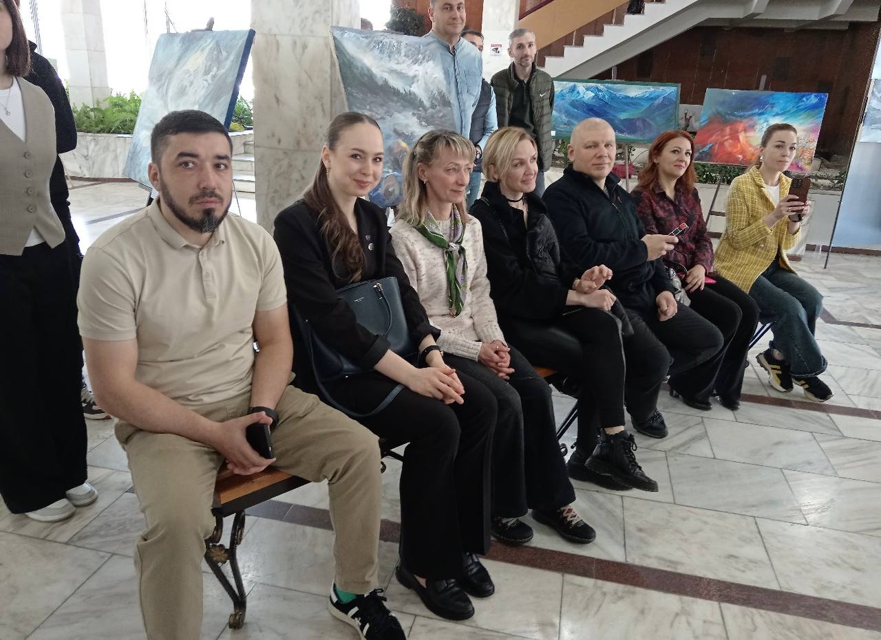 Через перевалы с рюкзаком и кисточкой Через перевалы с рюкзаком и кисточкой