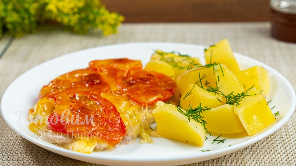 Сытное удовольствие: отбивные с картошкой в духовке
