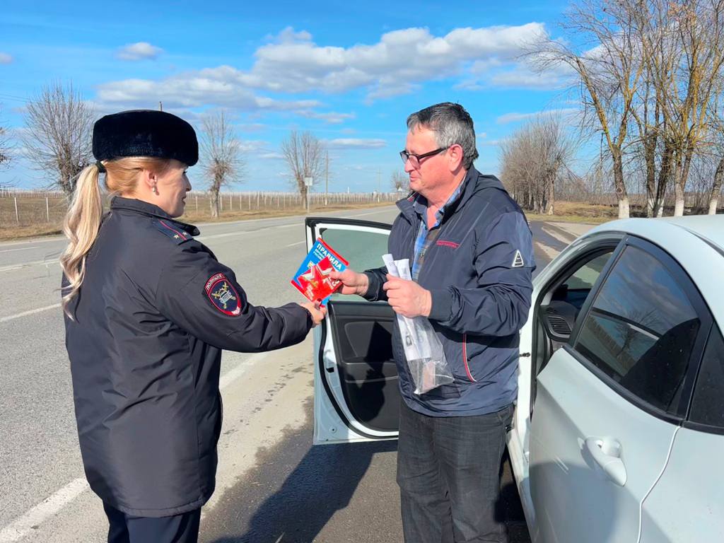 Автоинспекторы Кабардино-Балкарии поздравили автолюбителей с Днем защитника Отечества и призвали к соблюдению ПДД Автоинспекторы Кабардино-Балкарии поздравили автолюбителей с Днем защитника Отечества и призвали к соблюдению ПДД