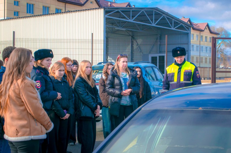 В День защитника Отечества полицейские Кабардино-Балкарии организовали экскурсию для студентов Прохладненского района