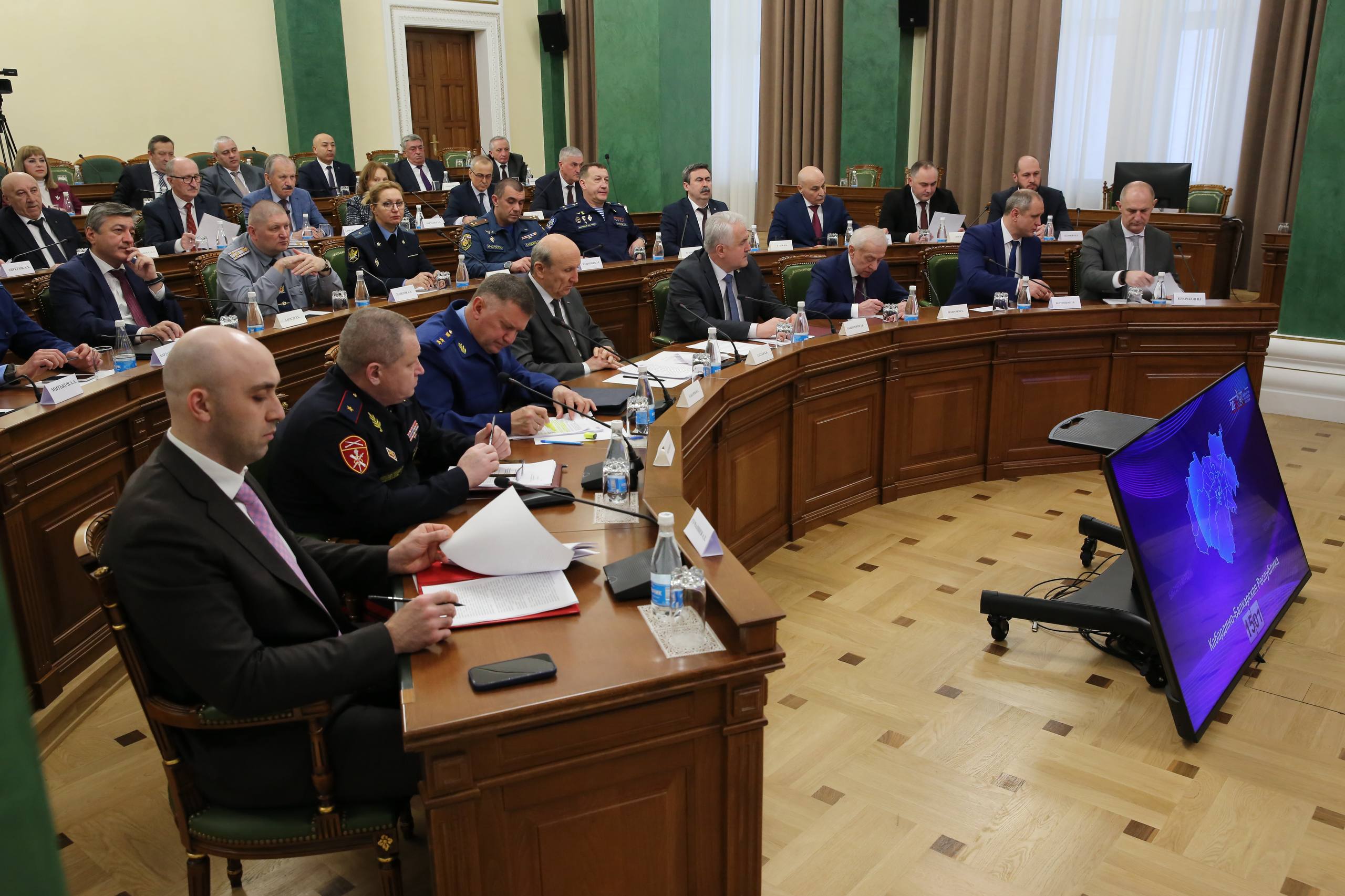 Глава Кабардино-Балкарии Казбек Коков провел заседание постоянно действующего координационного совещания по обеспечению правопорядка в регионе Глава Кабардино-Балкарии Казбек Коков провел заседание постоянно действующего координационного совещания по обеспечению правопорядка в регионе