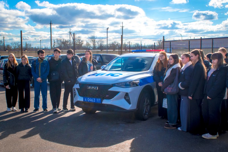 В День защитника Отечества полицейские Кабардино-Балкарии организовали экскурсию для студентов Прохладненского района В День защитника Отечества полицейские Кабардино-Балкарии организовали экскурсию для студентов Прохладненского района