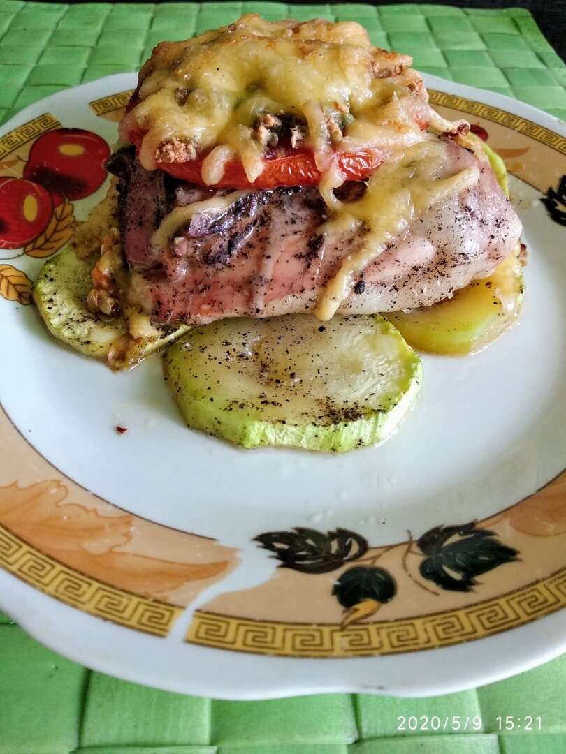 Нежное куриное бедрышко по-французски: просто и вкусно