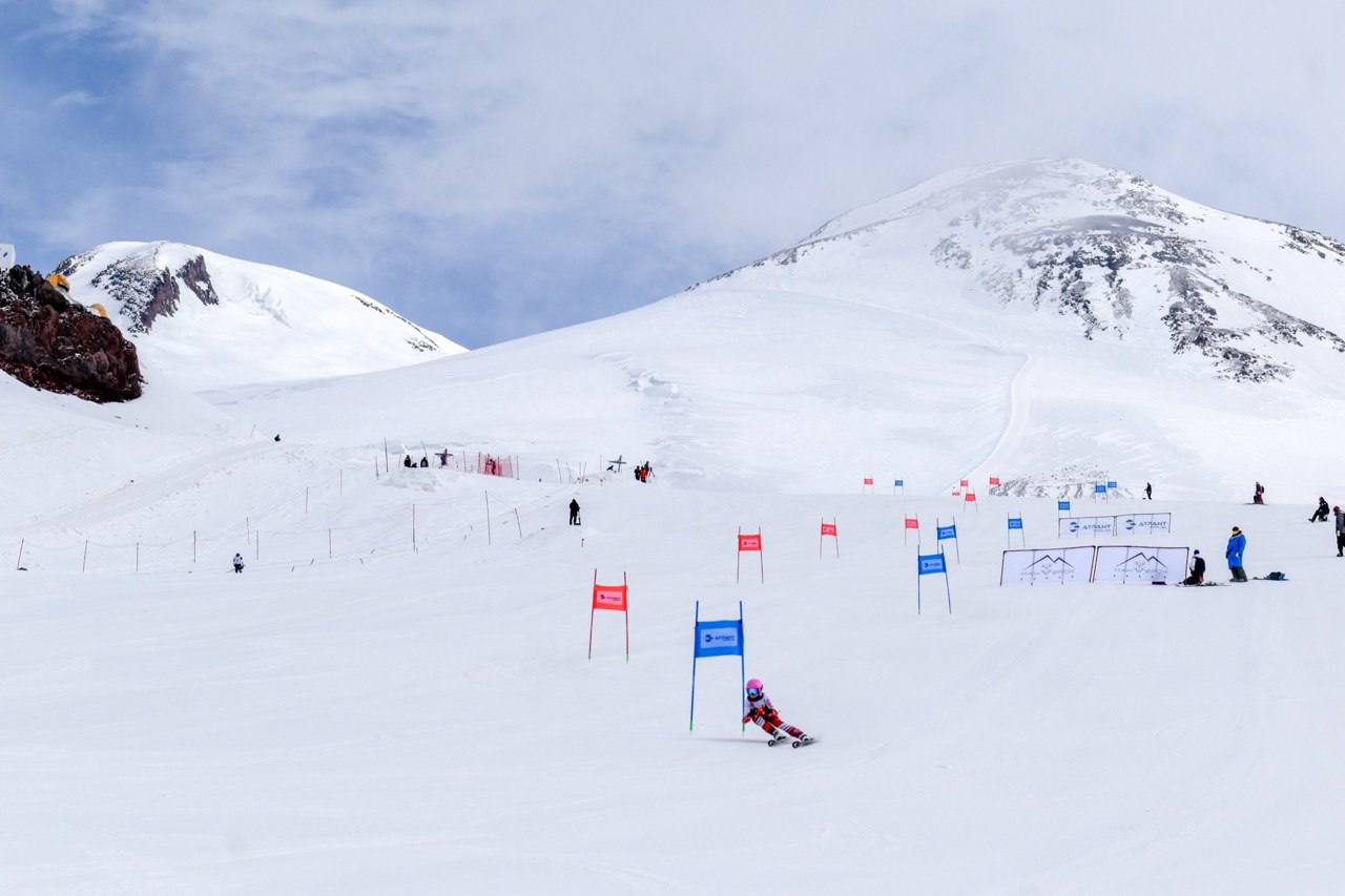 Михаил Дегтярёв: Провел встречу с президентом Федерации горнолыжного спорта России Леонидом Мельниковым Михаил Дегтярёв: Провел встречу с президентом Федерации горнолыжного спорта России Леонидом Мельниковым