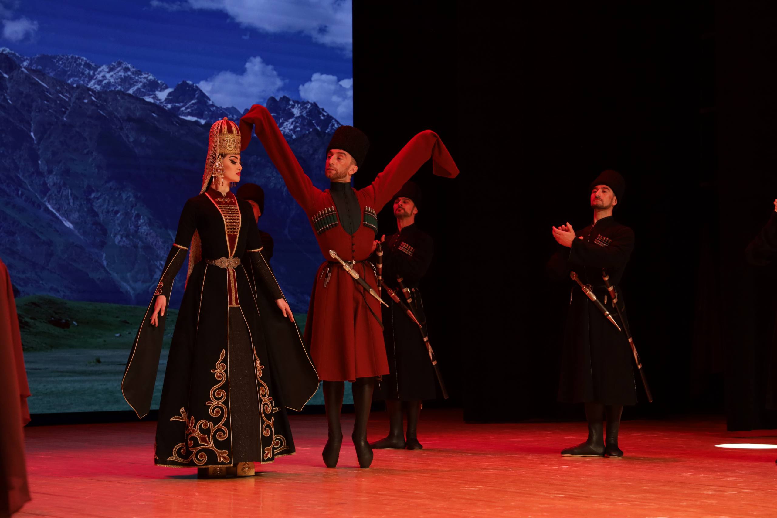 Творческая делегация из Кабардино-Балкарии приняла участие в мероприятиях, приуроченных к открытию Года единства народов России в Белгородской области Творческая делегация из Кабардино-Балкарии приняла участие в мероприятиях, приуроченных к открытию Года единства народов России в Белгородской области