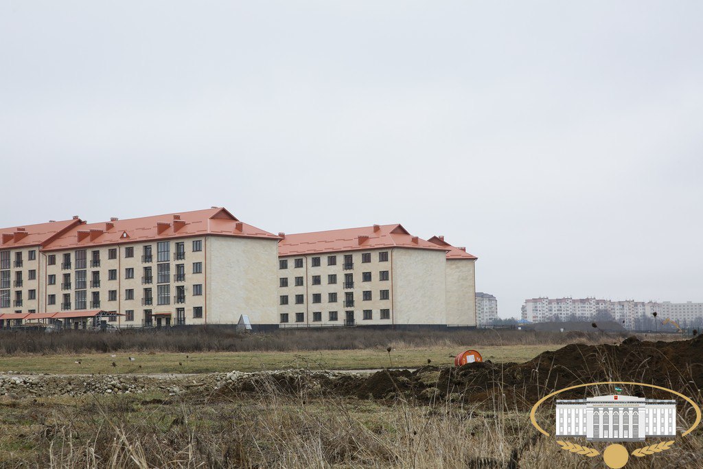 В преддверии "правительственного часа", посвящённого состоянию и перспективам развития строительной отрасли республики на примере новых микрорайонов "Восточный" и "Мей", депутаты Парламента КБР совместно с представителями... В преддверии "правительственного часа", посвящённого состоянию и перспективам развития строительной отрасли республики на примере новых микрорайонов "Восточный" и "Мей", депутаты Парламента КБР совместно с представителями...