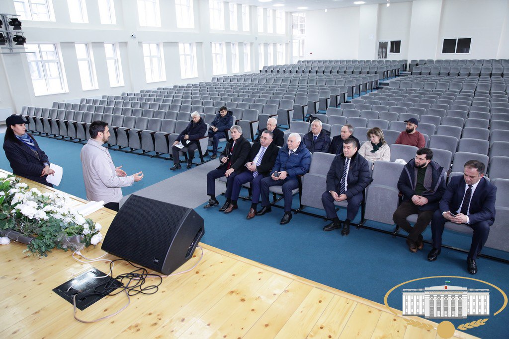 В преддверии "правительственного часа", посвящённого состоянию и перспективам развития строительной отрасли республики на примере новых микрорайонов "Восточный" и "Мей", депутаты Парламента КБР совместно с представителями... В преддверии "правительственного часа", посвящённого состоянию и перспективам развития строительной отрасли республики на примере новых микрорайонов "Восточный" и "Мей", депутаты Парламента КБР совместно с представителями...