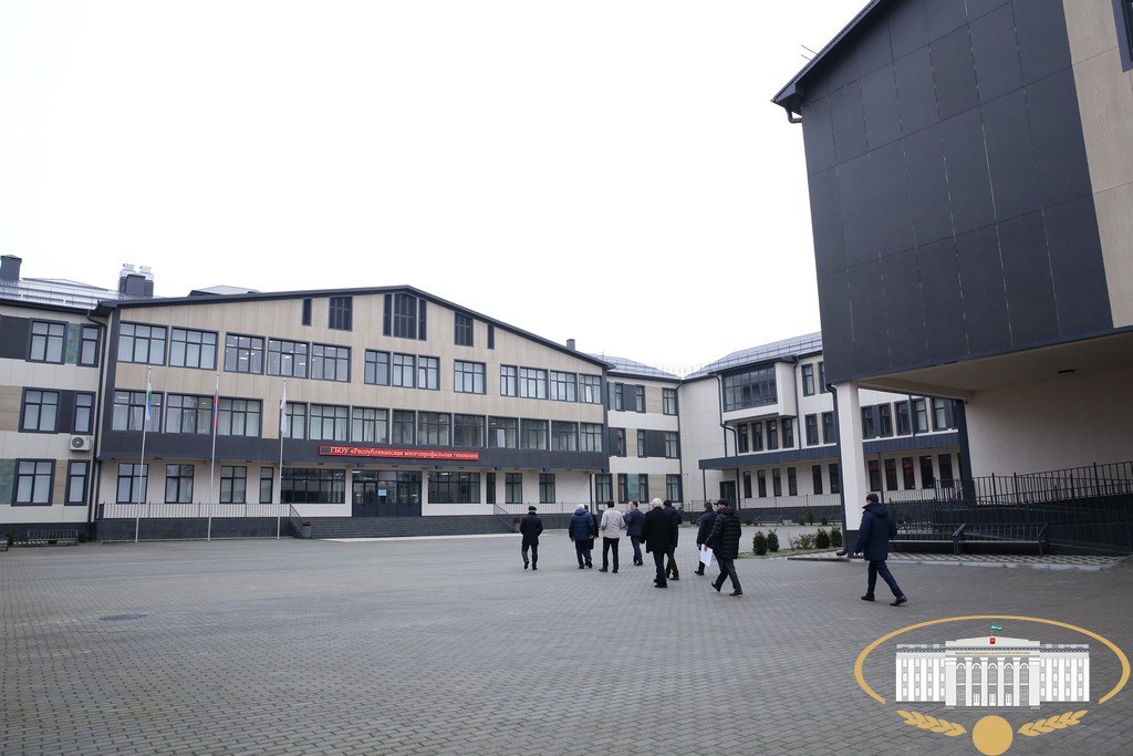 В преддверии "правительственного часа", посвящённого состоянию и перспективам развития строительной отрасли республики на примере новых микрорайонов "Восточный" и "Мей", депутаты Парламента КБР совместно с представителями... В преддверии "правительственного часа", посвящённого состоянию и перспективам развития строительной отрасли республики на примере новых микрорайонов "Восточный" и "Мей", депутаты Парламента КБР совместно с представителями...