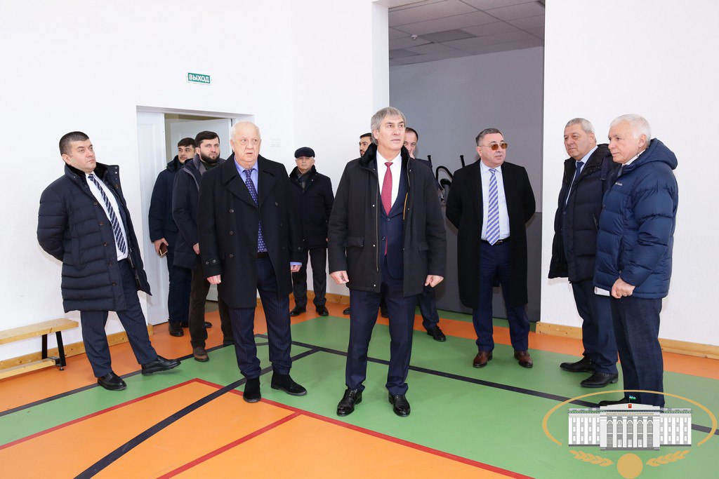 В преддверии "правительственного часа", посвящённого состоянию и перспективам развития строительной отрасли республики на примере новых микрорайонов "Восточный" и "Мей", депутаты Парламента КБР совместно с представителями... В преддверии "правительственного часа", посвящённого состоянию и перспективам развития строительной отрасли республики на примере новых микрорайонов "Восточный" и "Мей", депутаты Парламента КБР совместно с представителями...