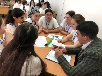 В рамках Дня молодого избирателя, в МКОУ СОШ №1 с.п. Анзорей прошел игровой конкурс «Избирательный калейдоскоп»