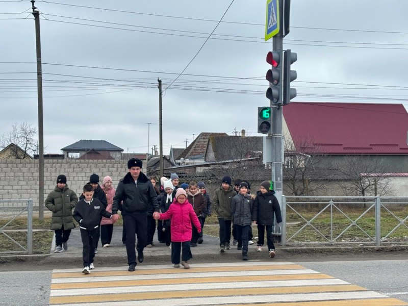 Автоинспекторы Кабардино-Балкарии провели для детей интерактивный урок по дорожной безопасности Автоинспекторы Кабардино-Балкарии провели для детей интерактивный урок по дорожной безопасности