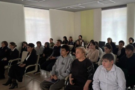 Полицейские Эльбрусского района провели лекцию для молодежи по защите от онлайн-аферистов